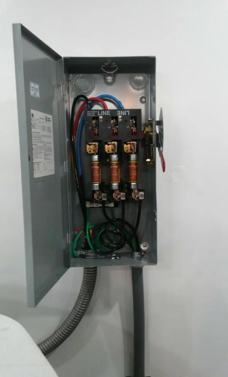 Three-phase disconnect switch installed for Smoke Detector Installation in Fort Knox